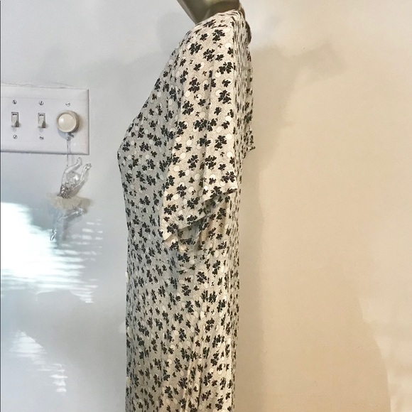 Olive Dresses Black/White print Dress size S knee length! Good for any occasion! - Picture 4 of 8